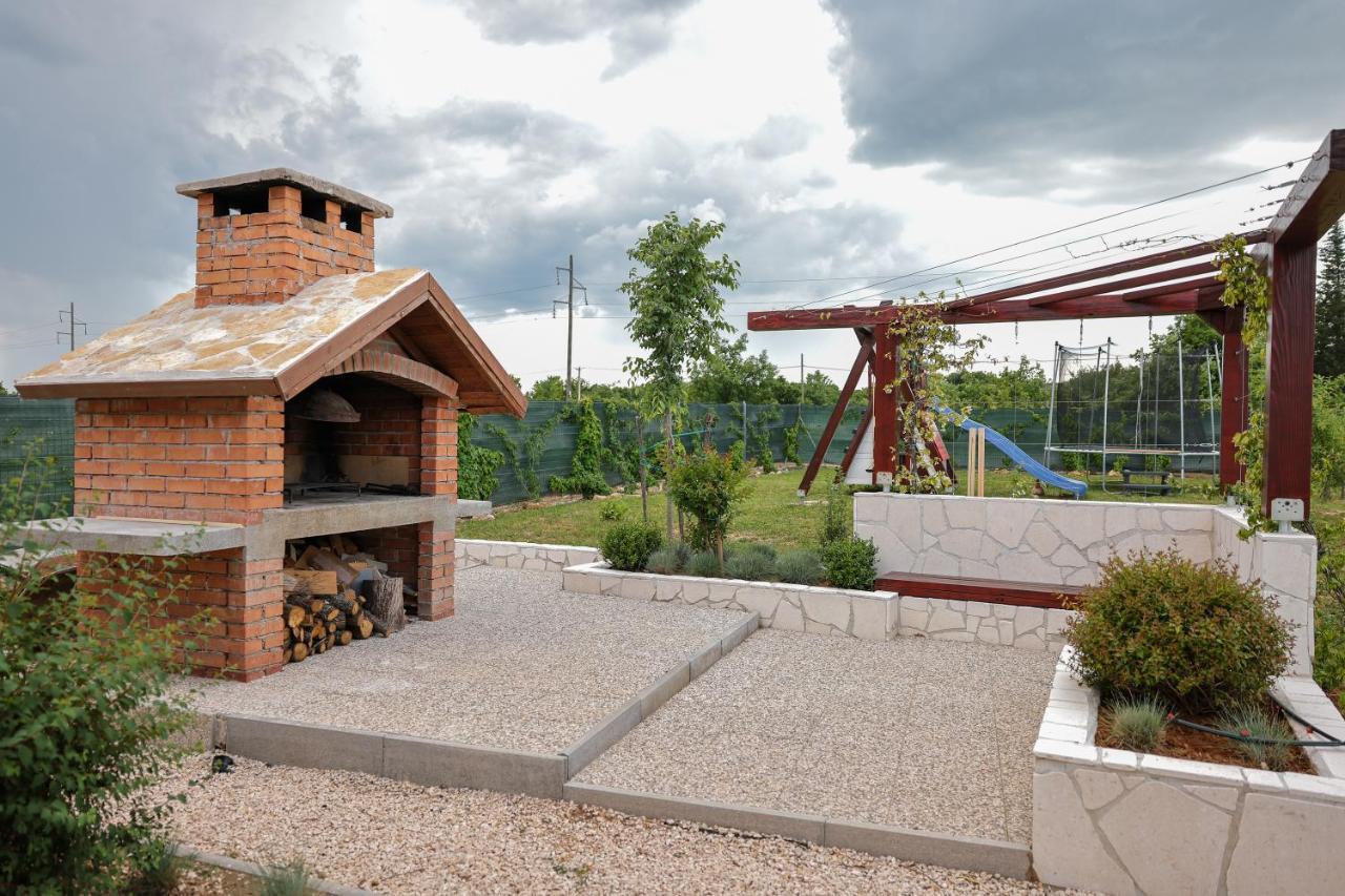 Villa Ena With Pool & Jacuzzi Donji Kasic Экстерьер фото